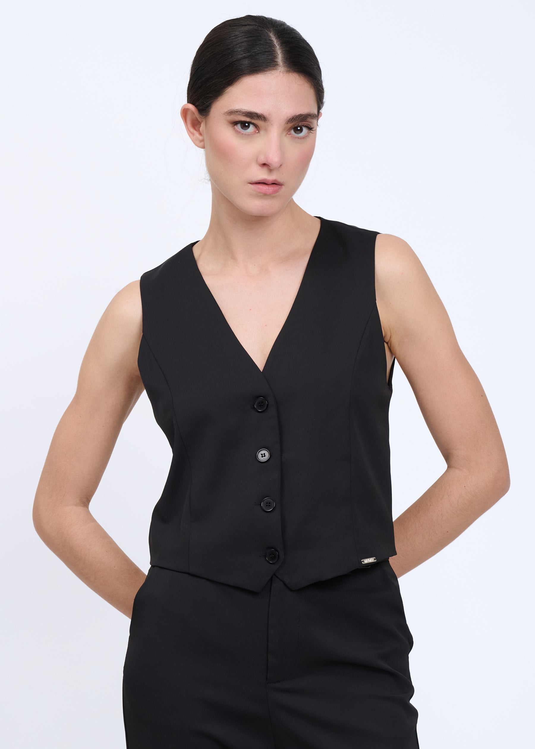 03T0001BLACK_3.jpg