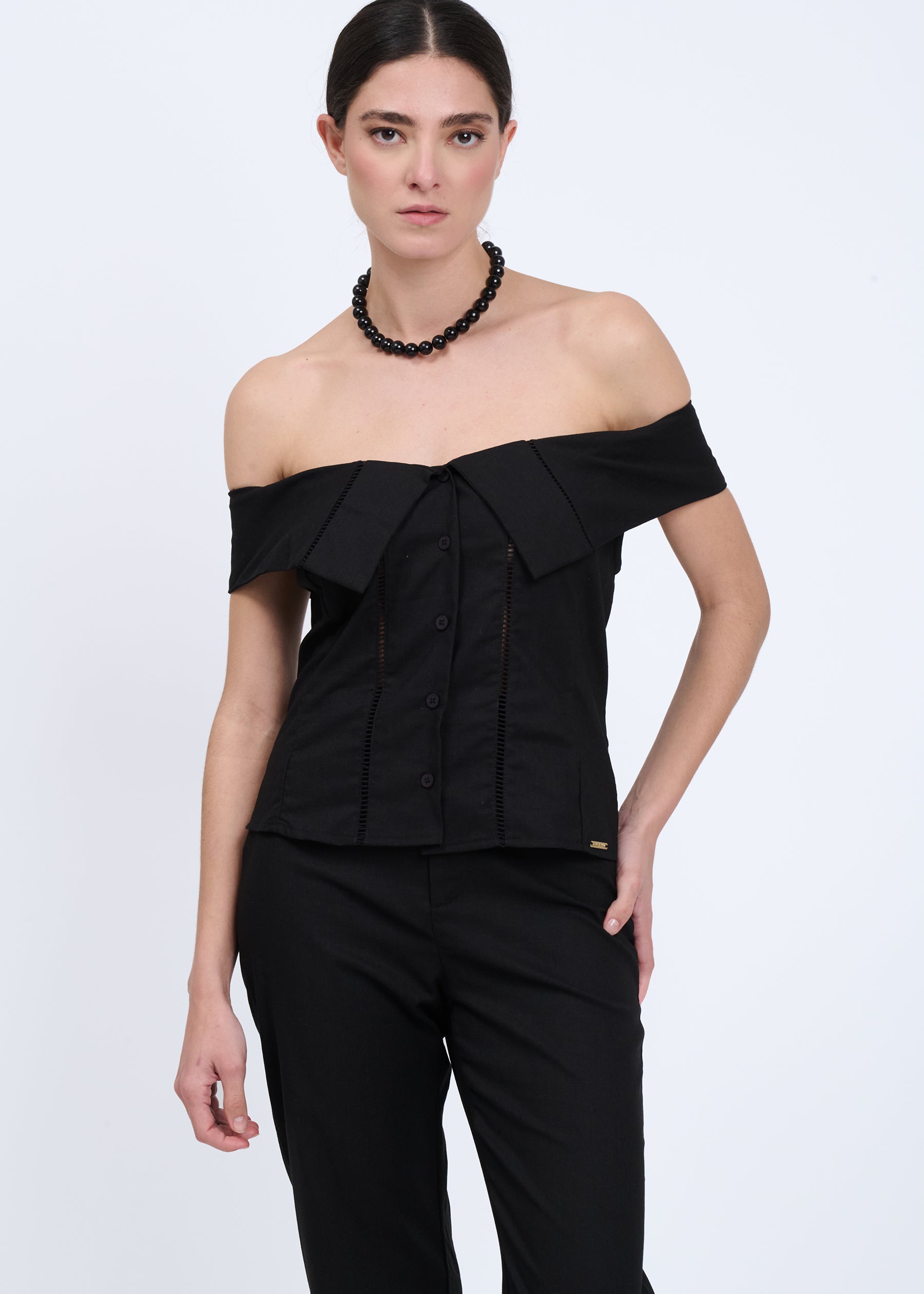 03T0018BLACK_3.jpg