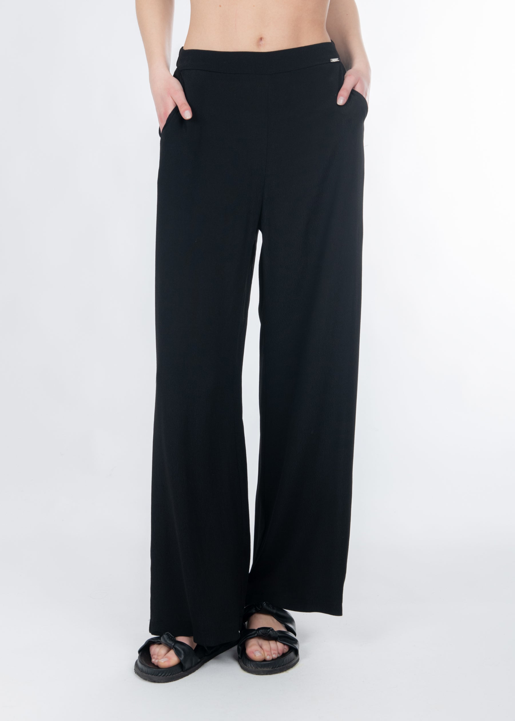 03T0028BLACK_3.jpg