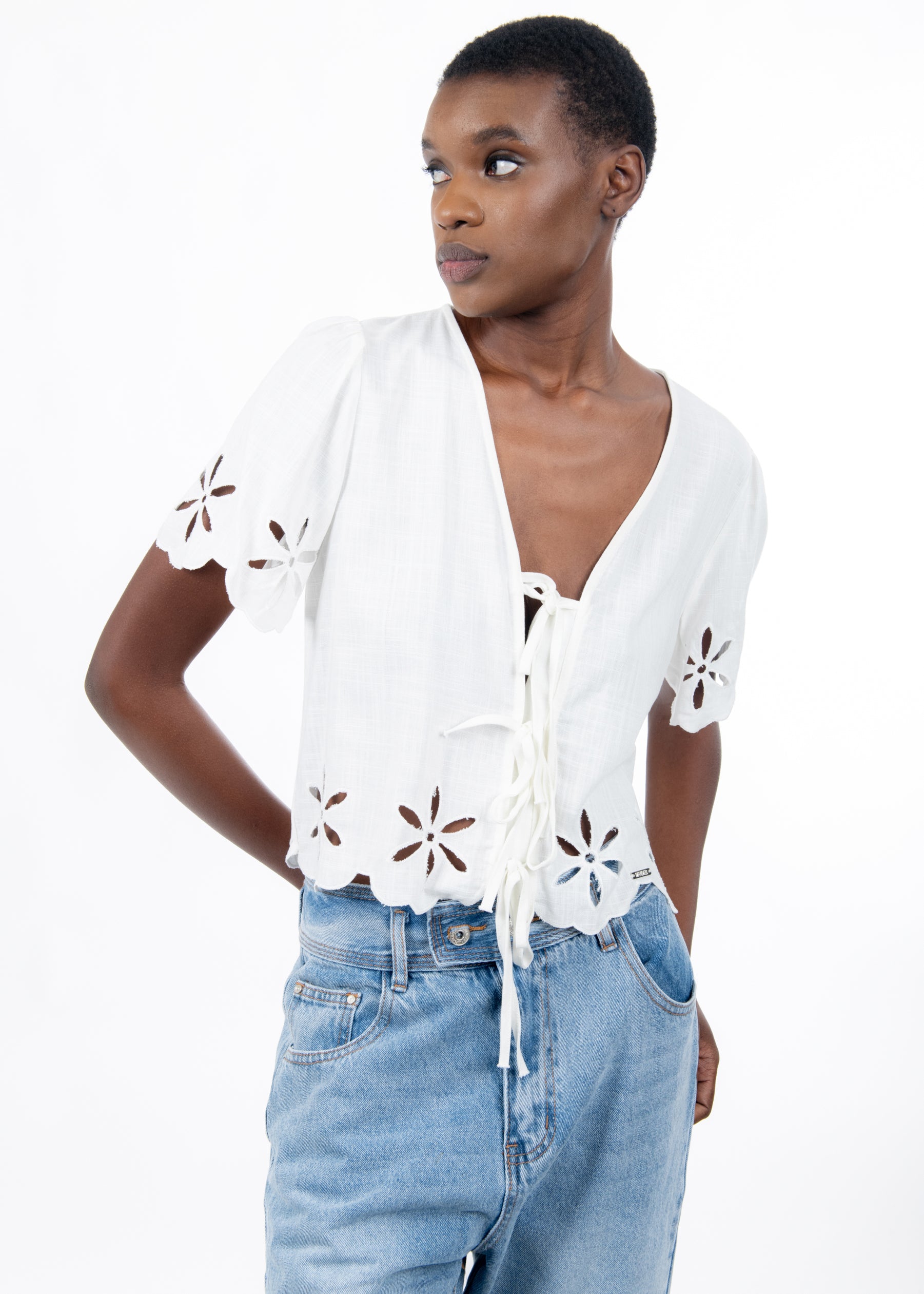 03T0041WHITE_3.jpg