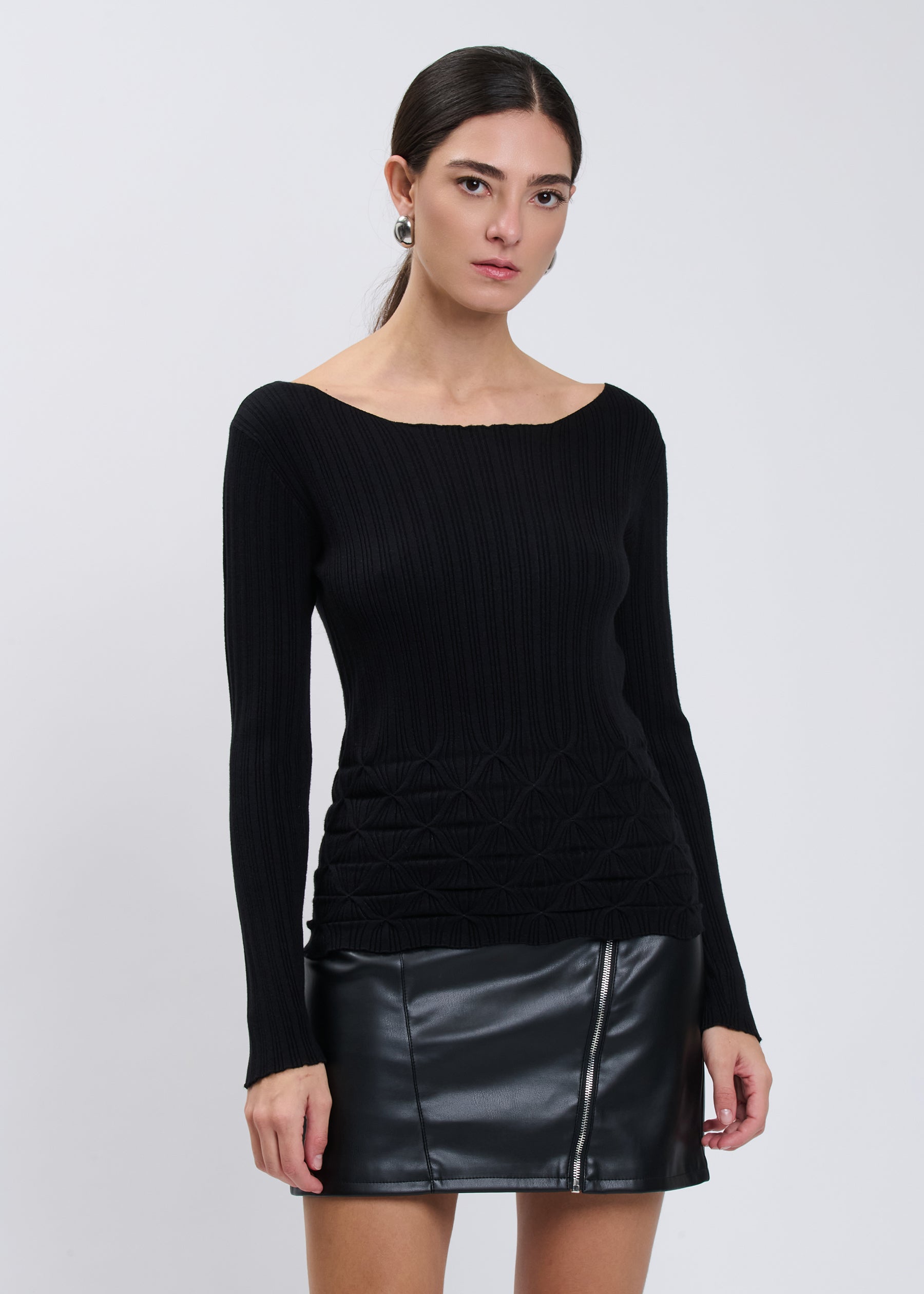04H93097BLACK_3.jpg