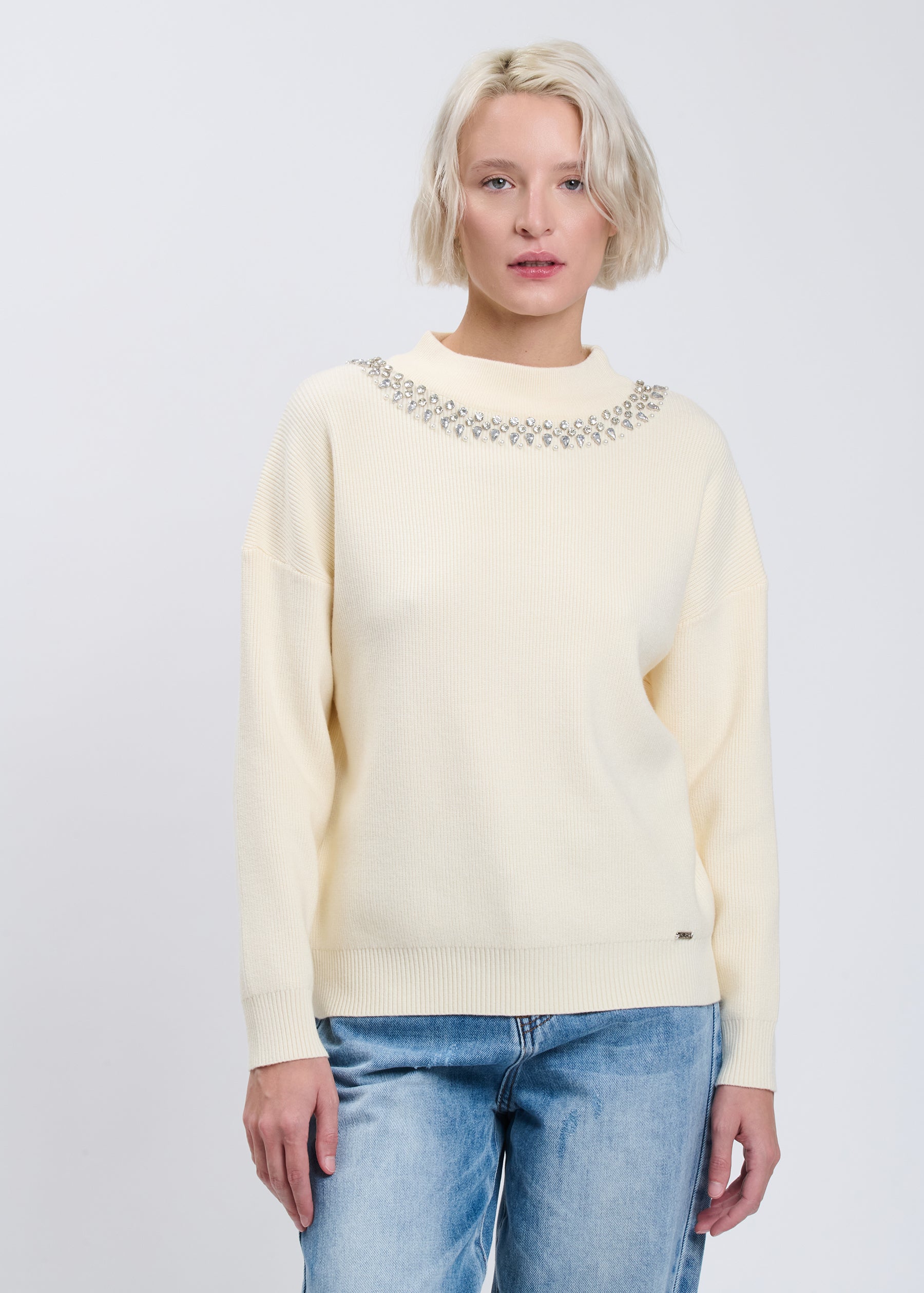 04H93399IVORY_3.jpg