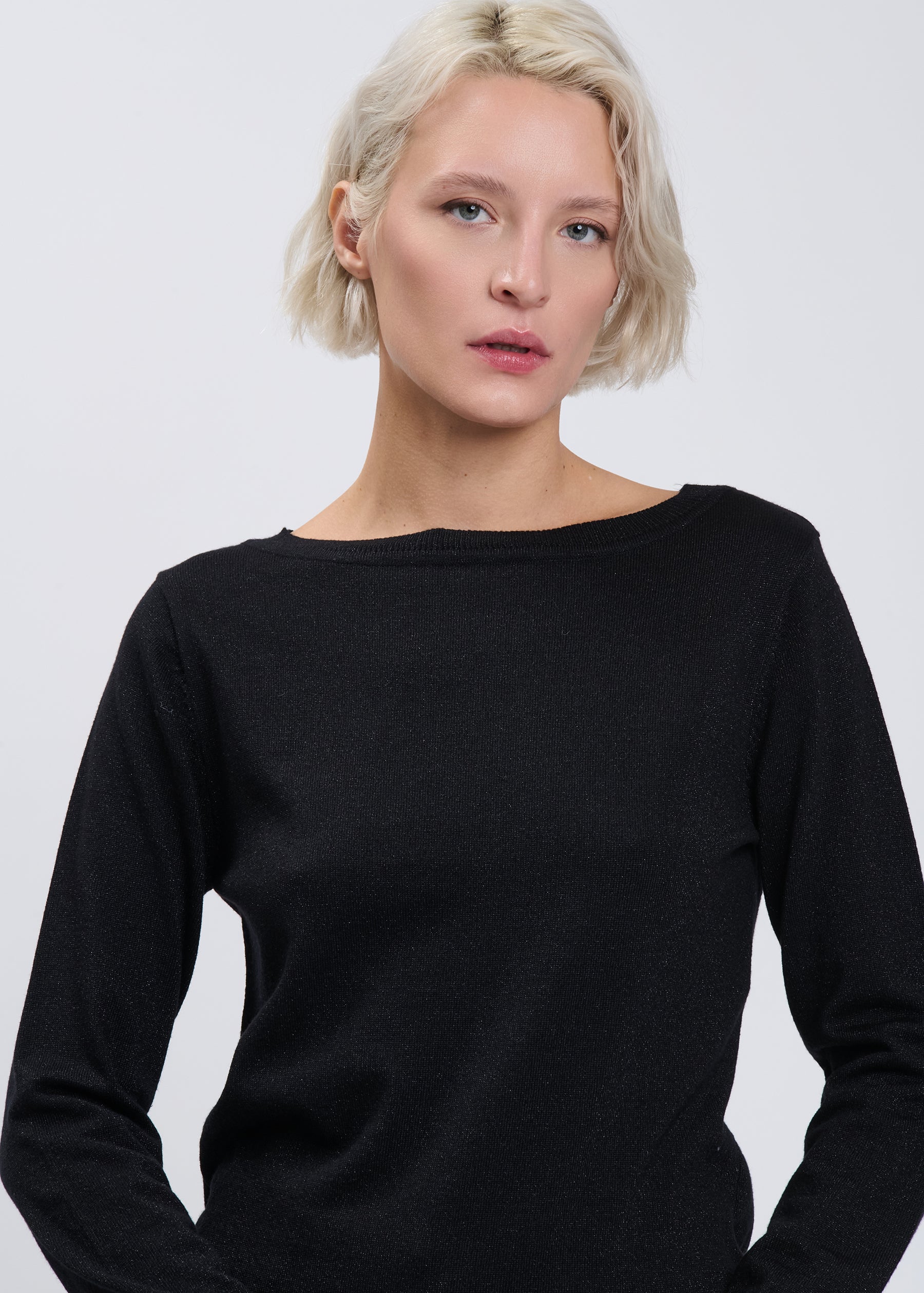 04H95298BLACK_3.jpg