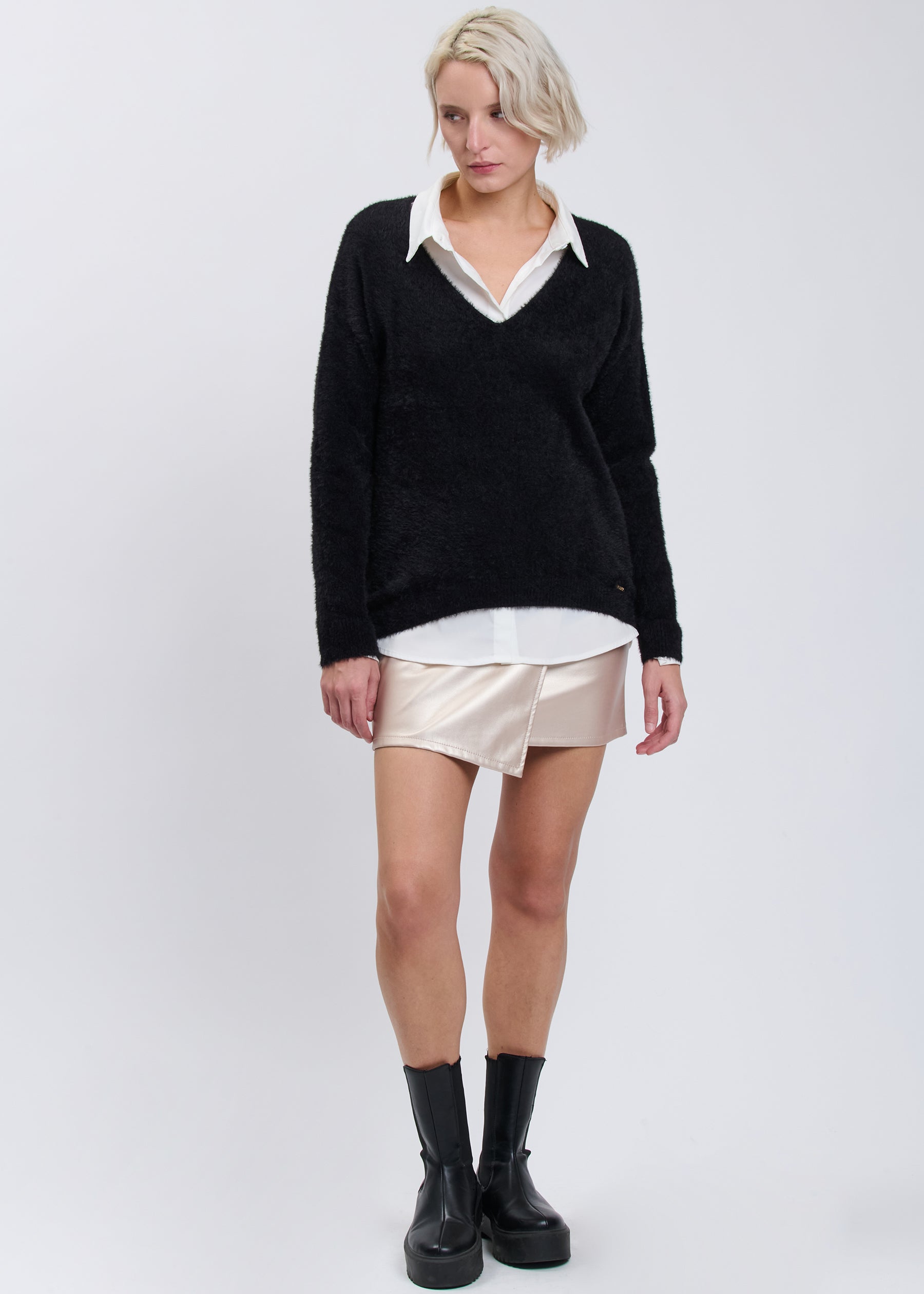 04H95925BLACK_1.jpg