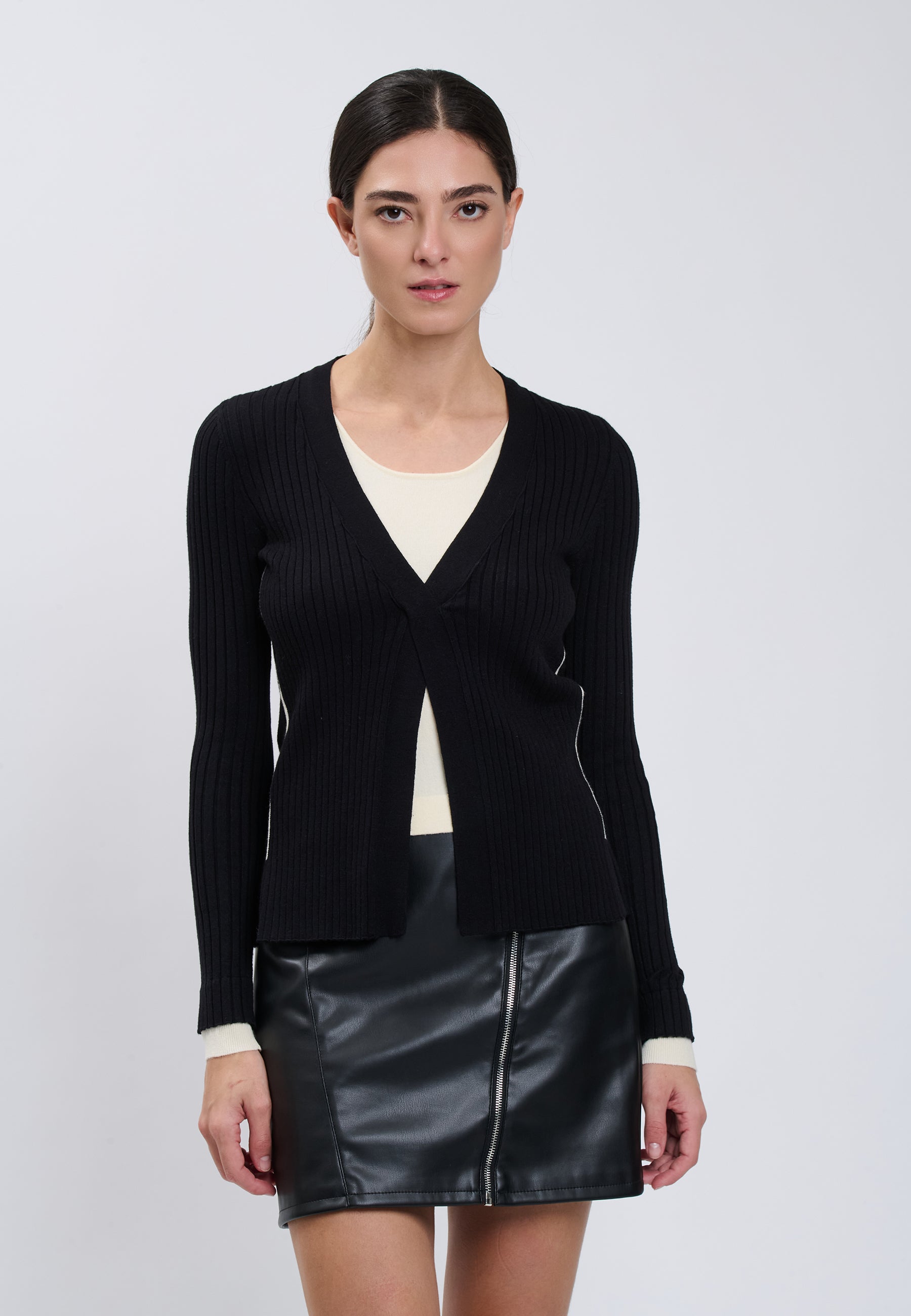 PULL Black/Ivory 04J7539