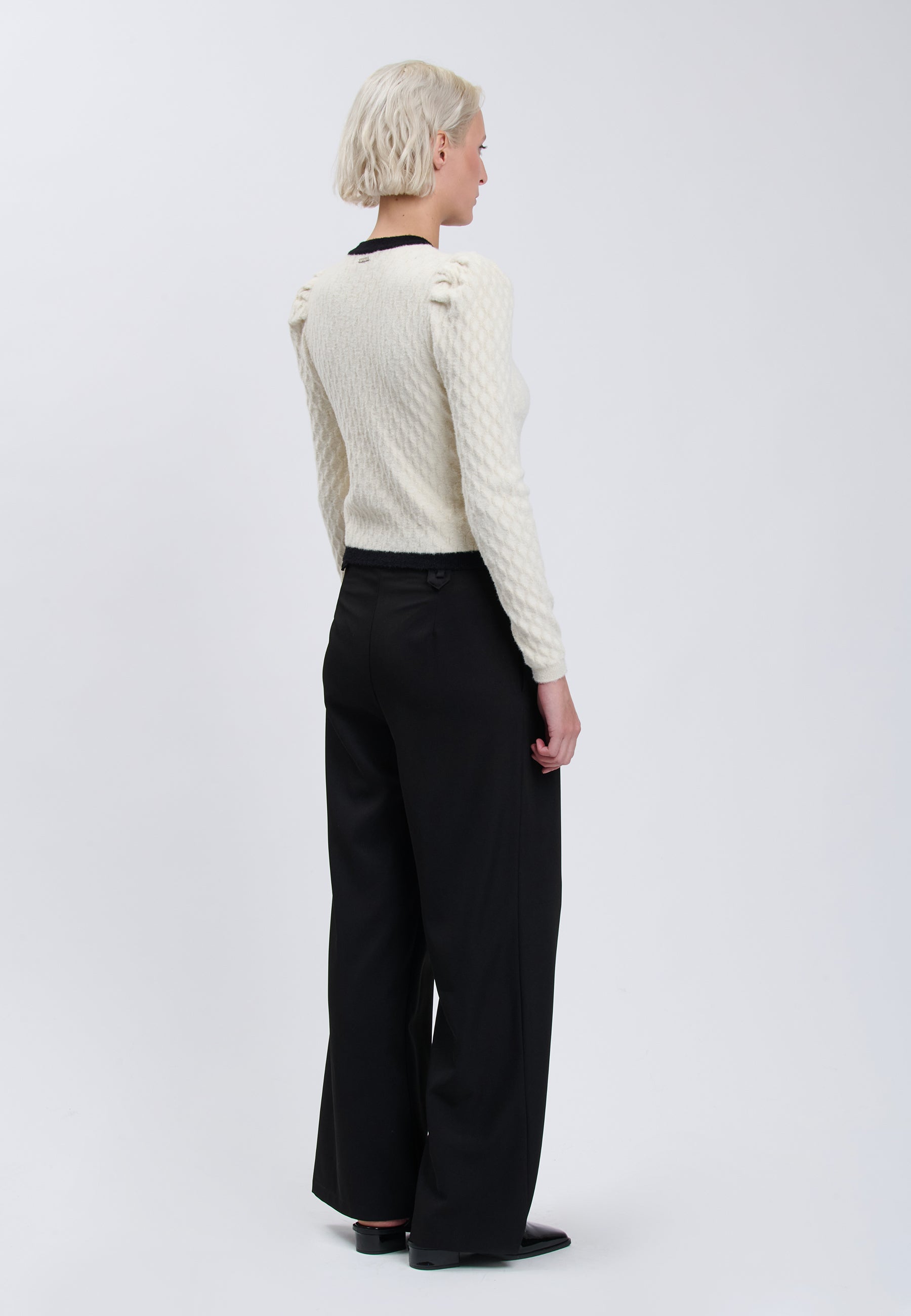 PULL Ivory/Black 04J7556