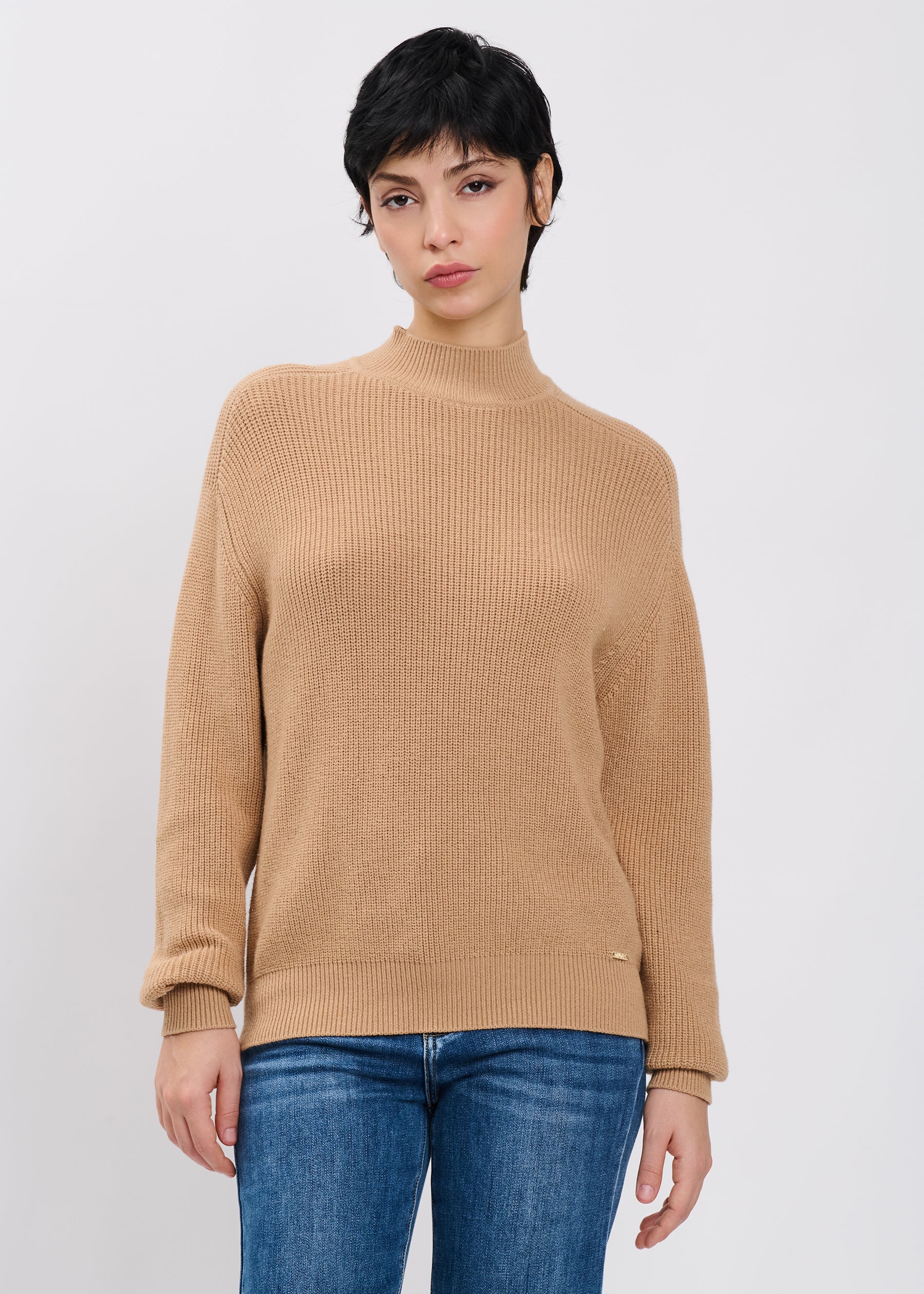 04J7603CAMEL_3.jpg