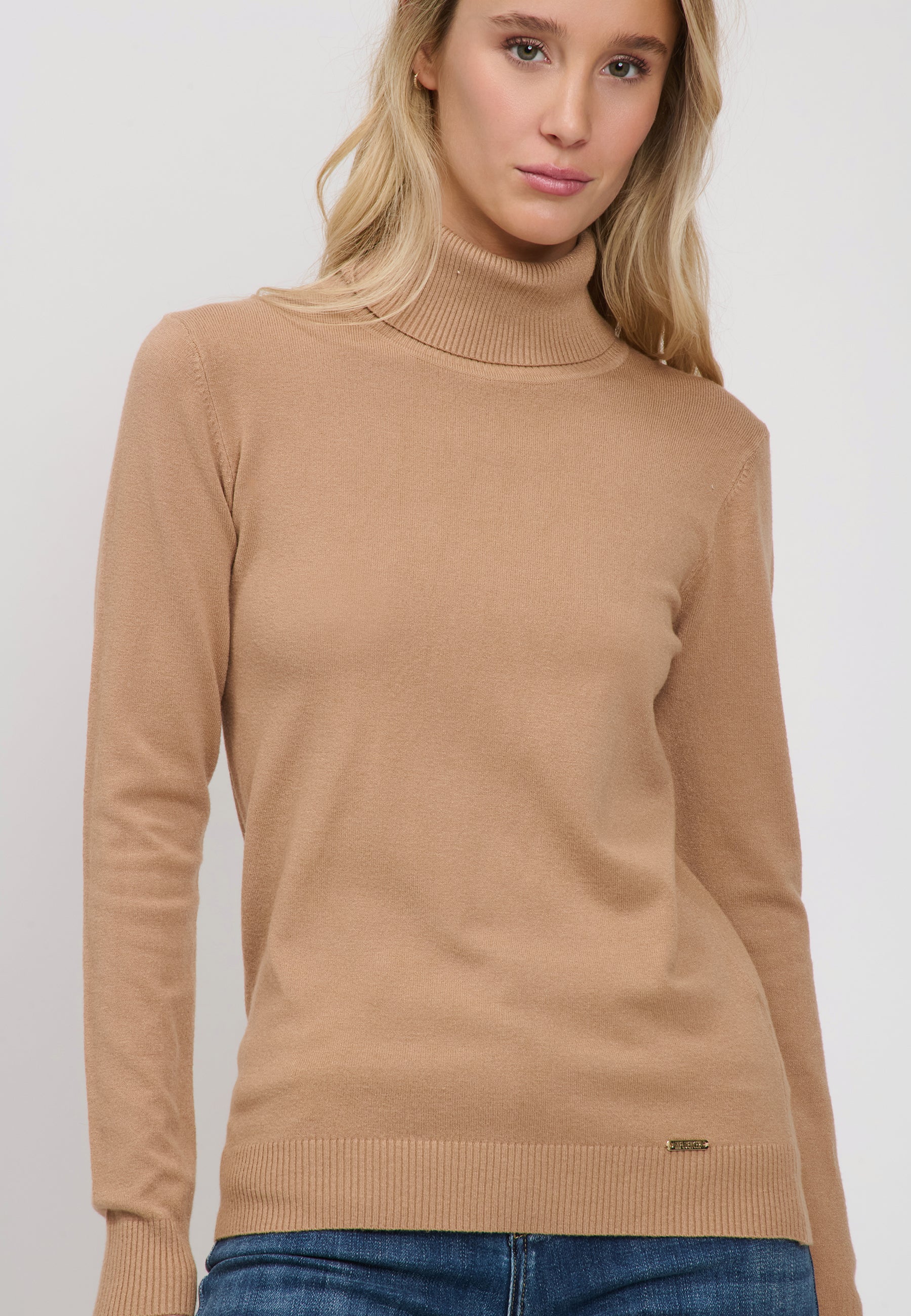 PULL Camel 04J7858