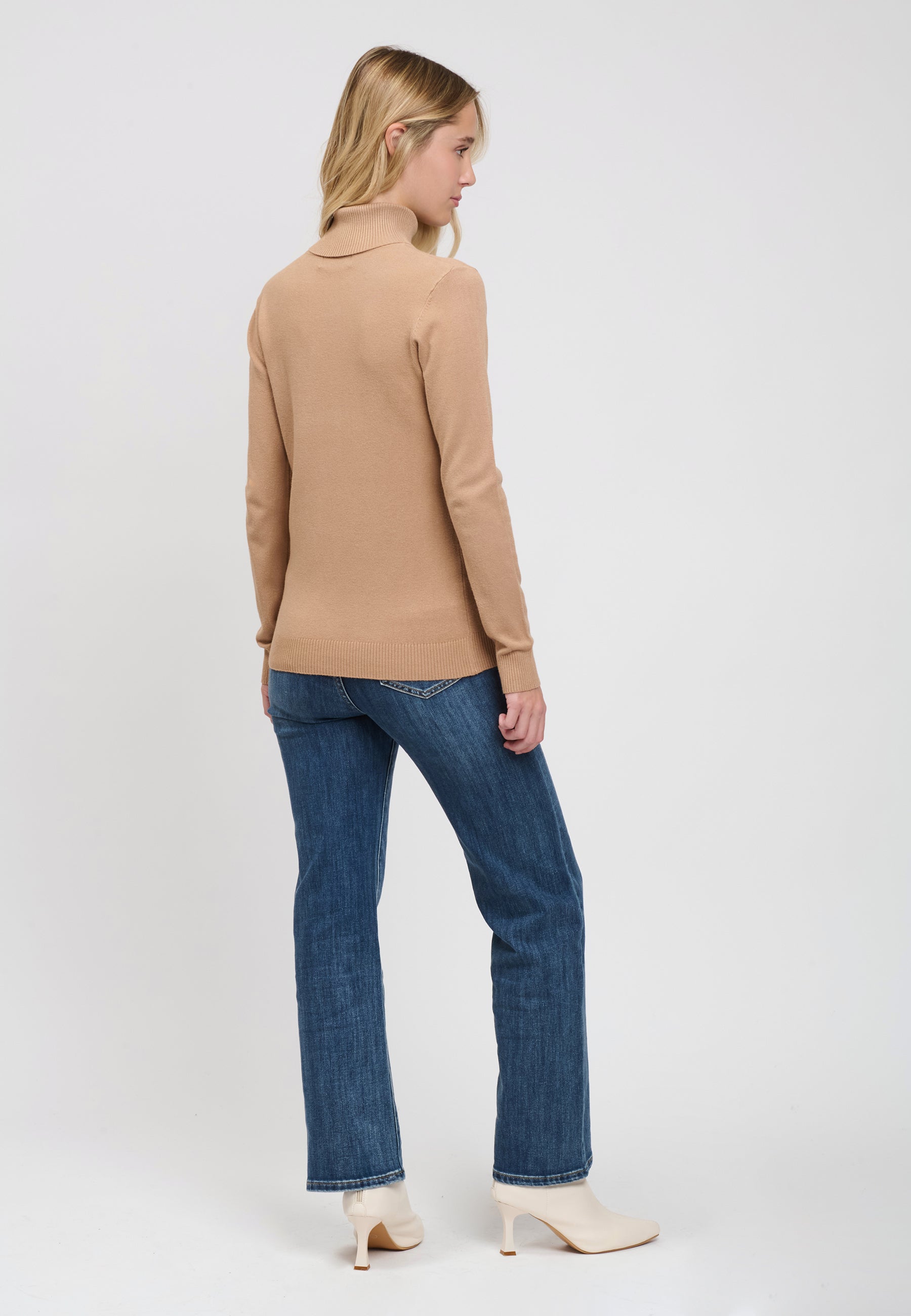 PULL Camel 04J7858