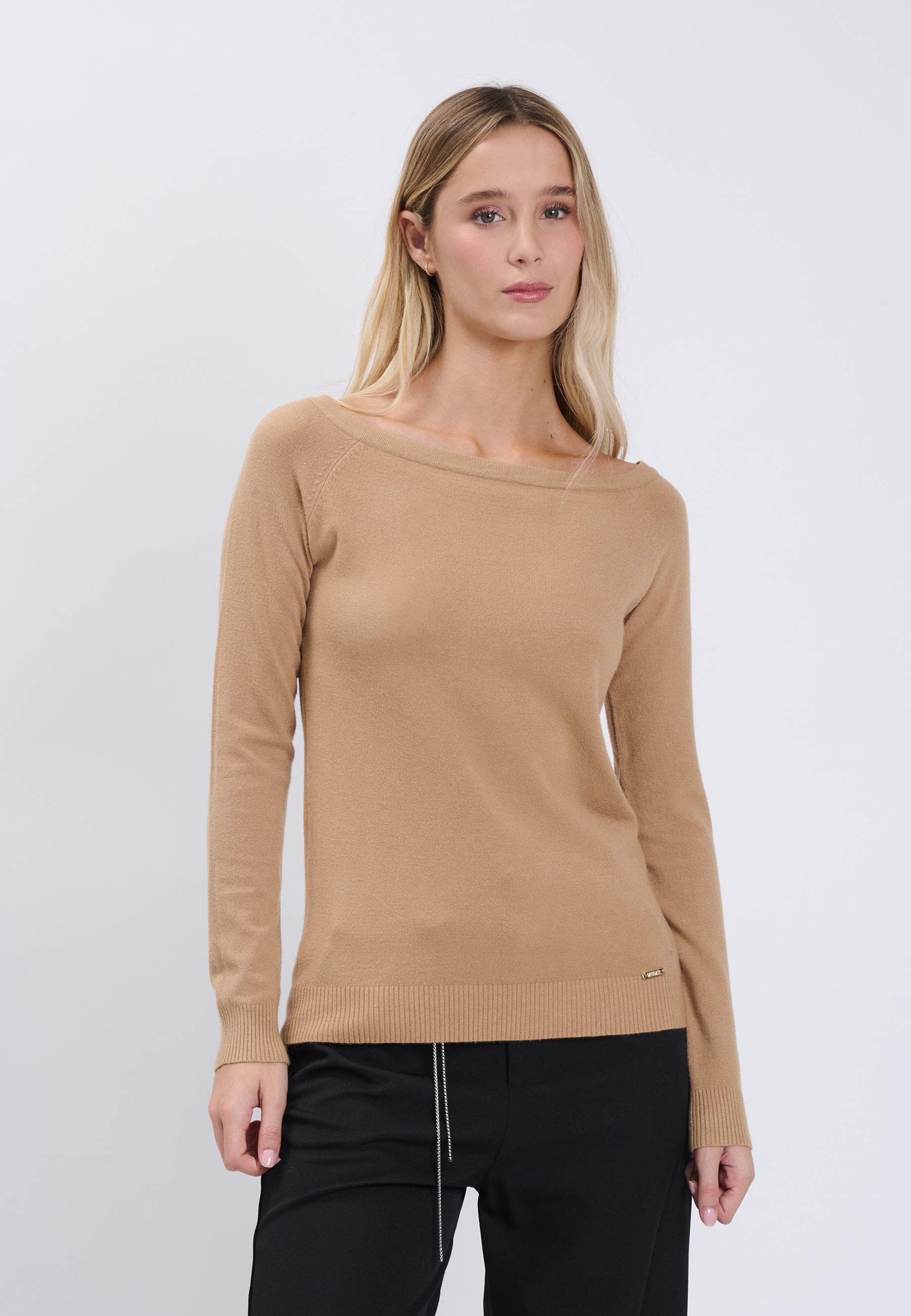 PULL Camel 04J7859