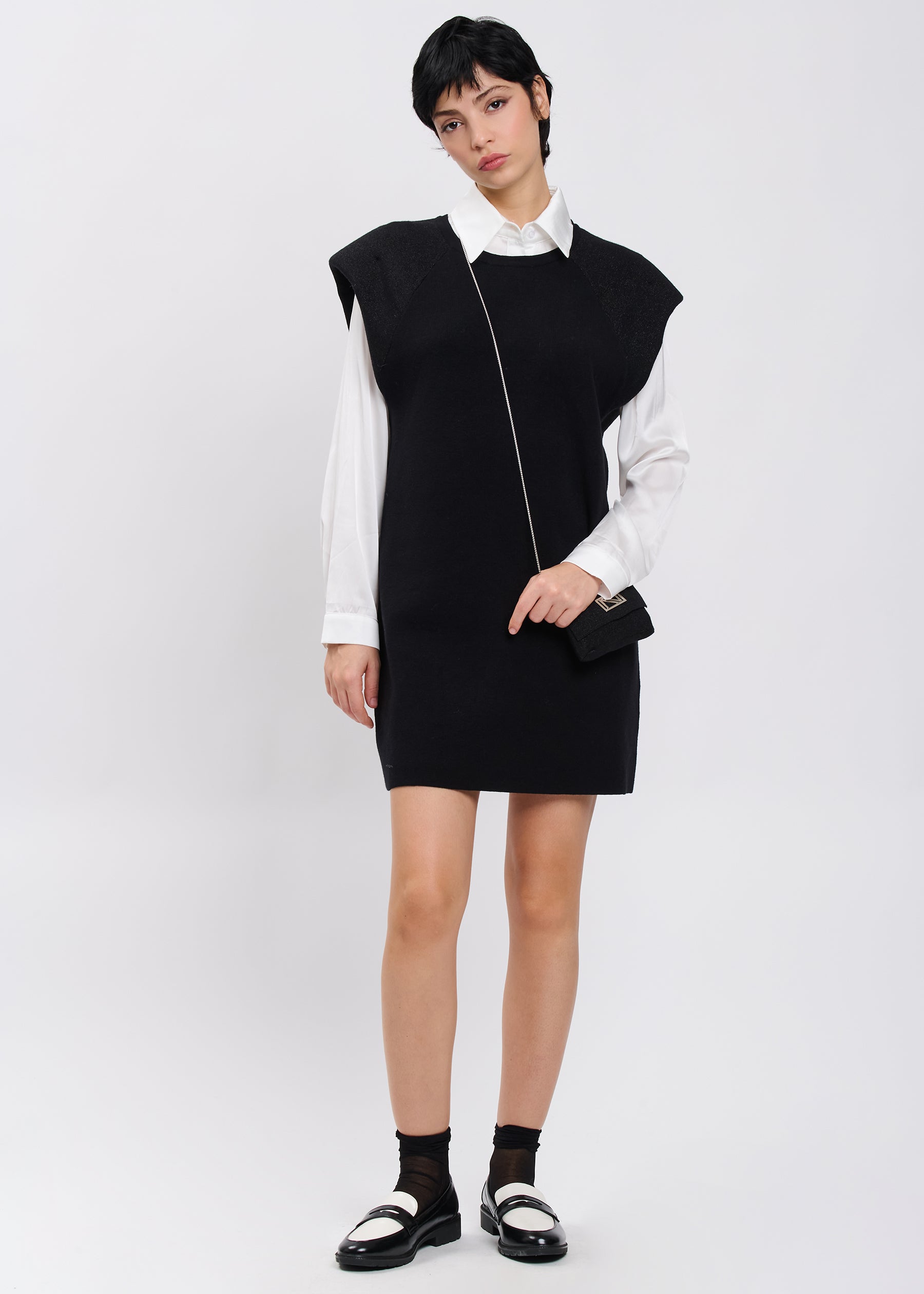 04J7869BLACK_2.jpg