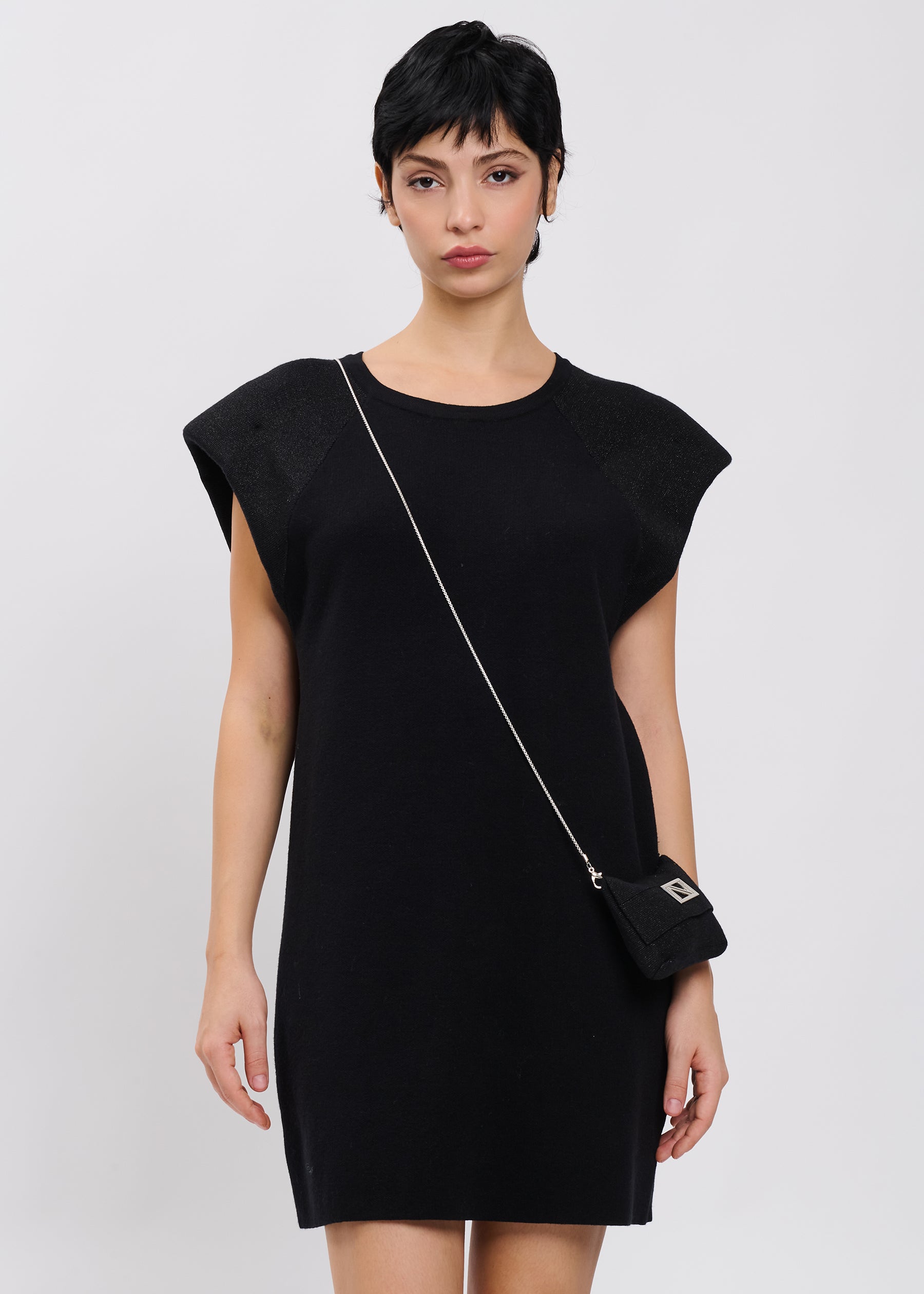 04J7869BLACK_3.jpg