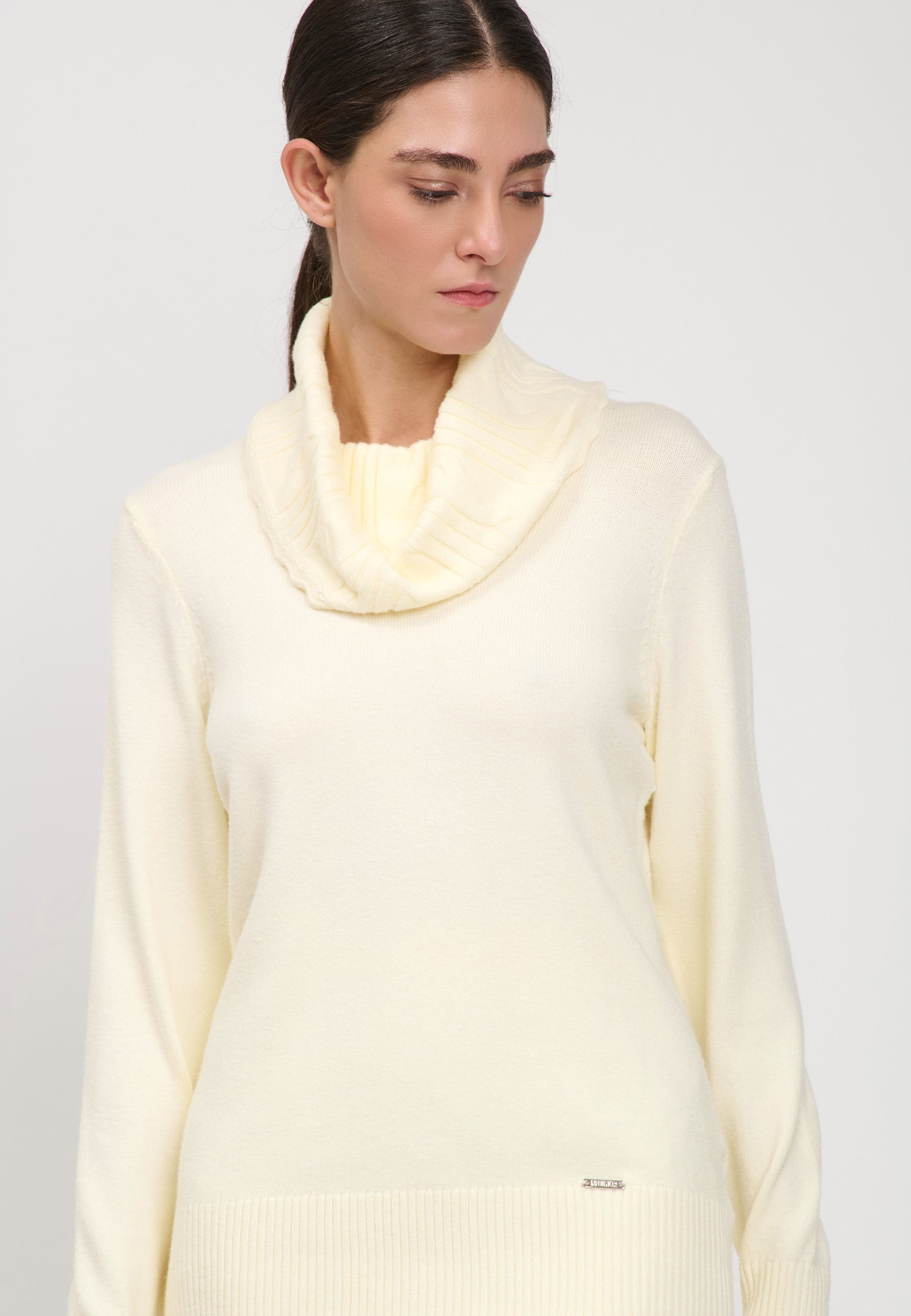 PULL Ivory 04Q3986