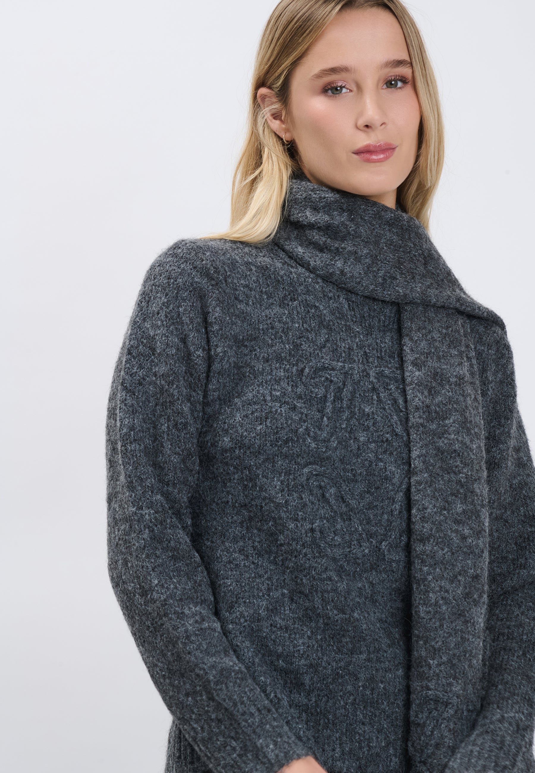 PULL + KNITTED SCARF Smoke 04V080