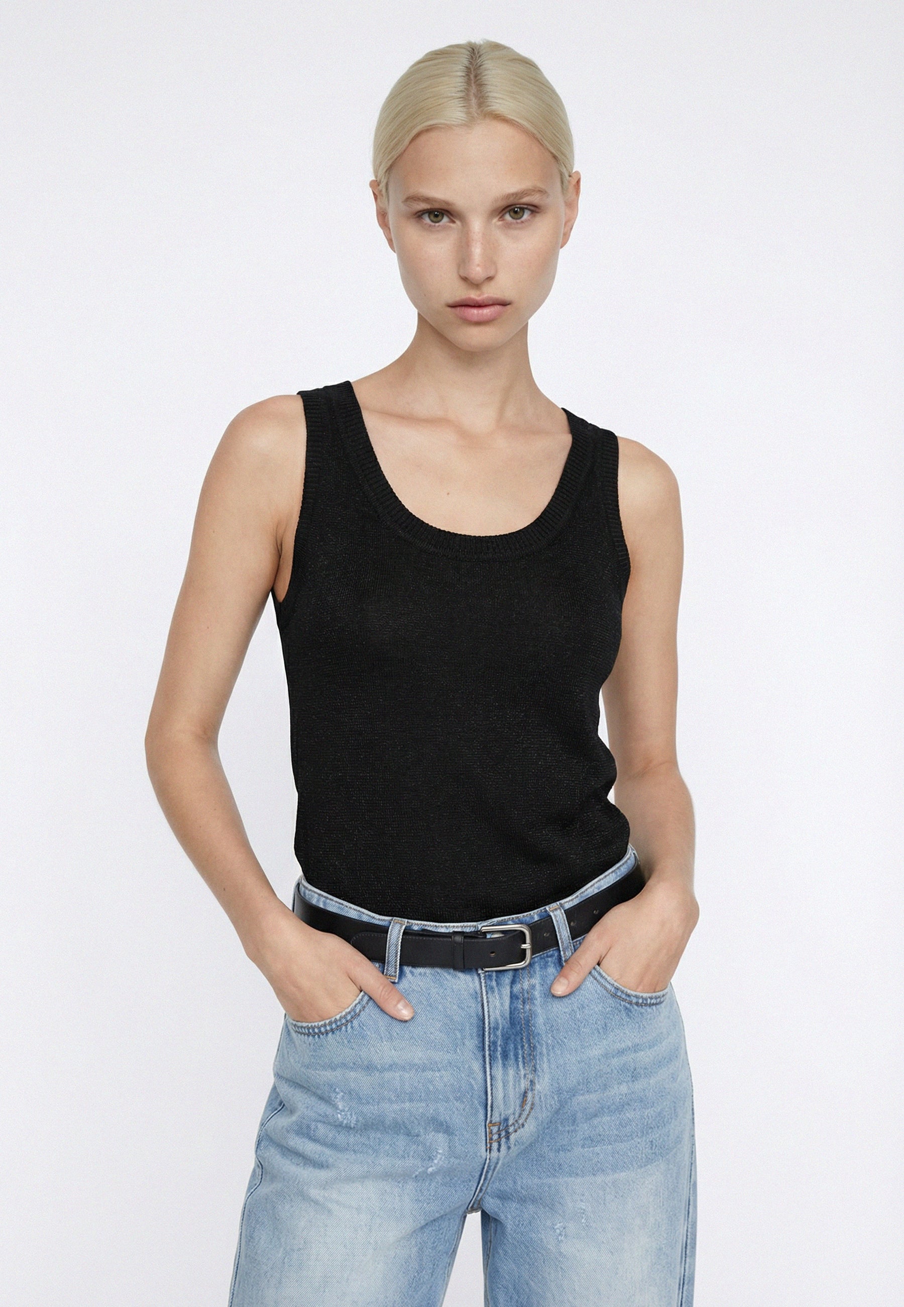TOP Black 05J7749