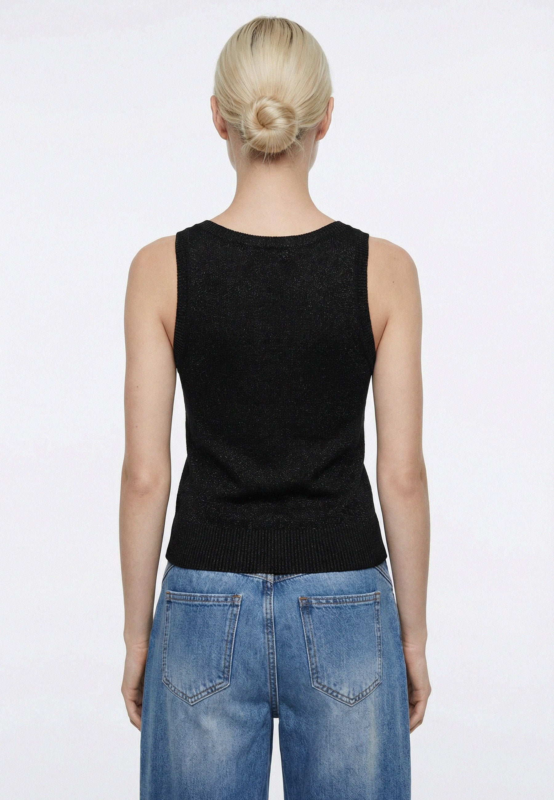 05J7749BLACK3.jpg