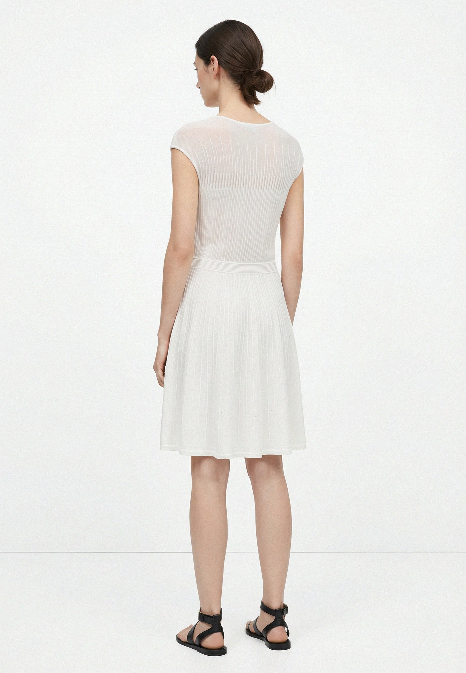 05J7750WHITE3.jpg