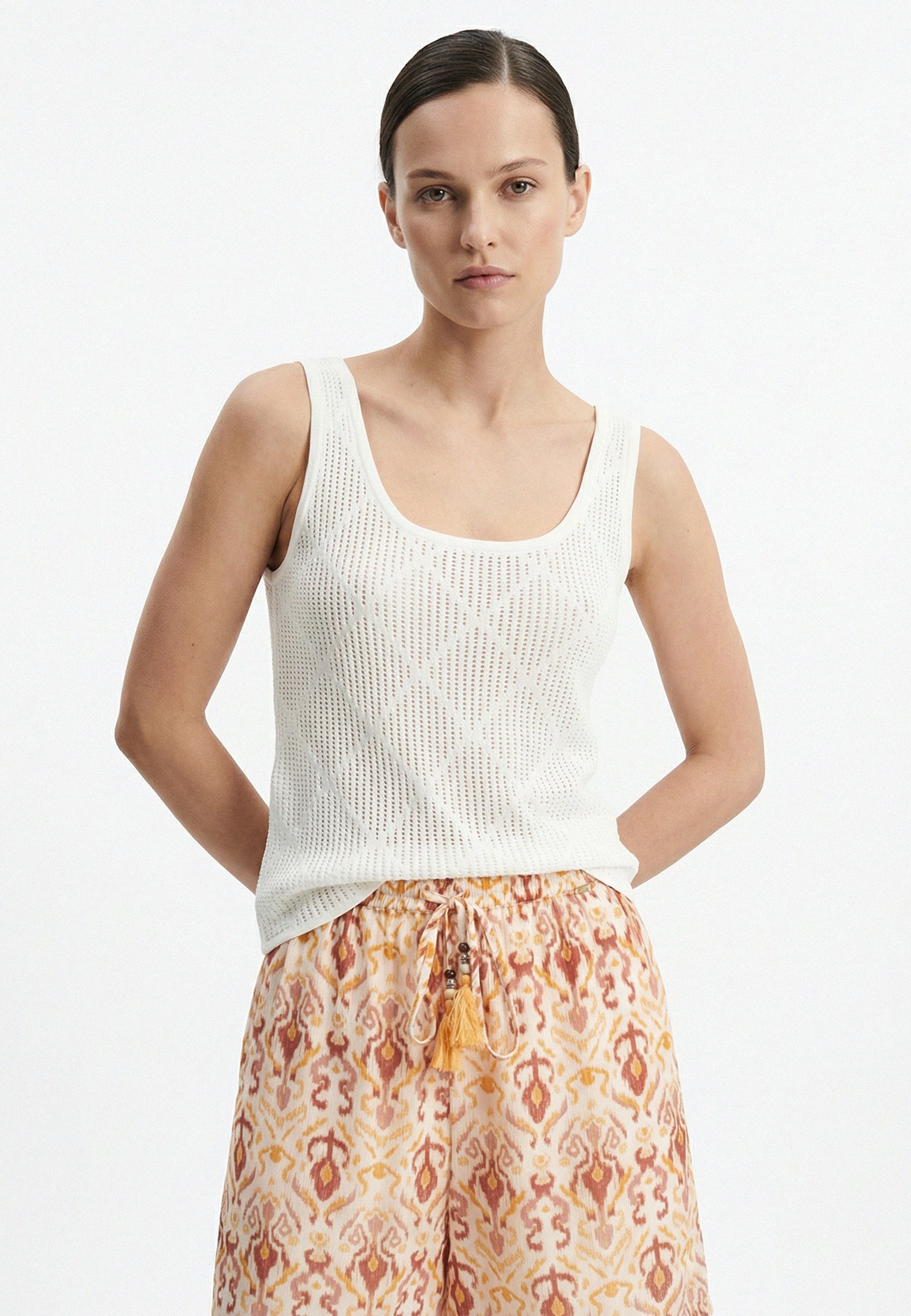TOP White 05Q10370