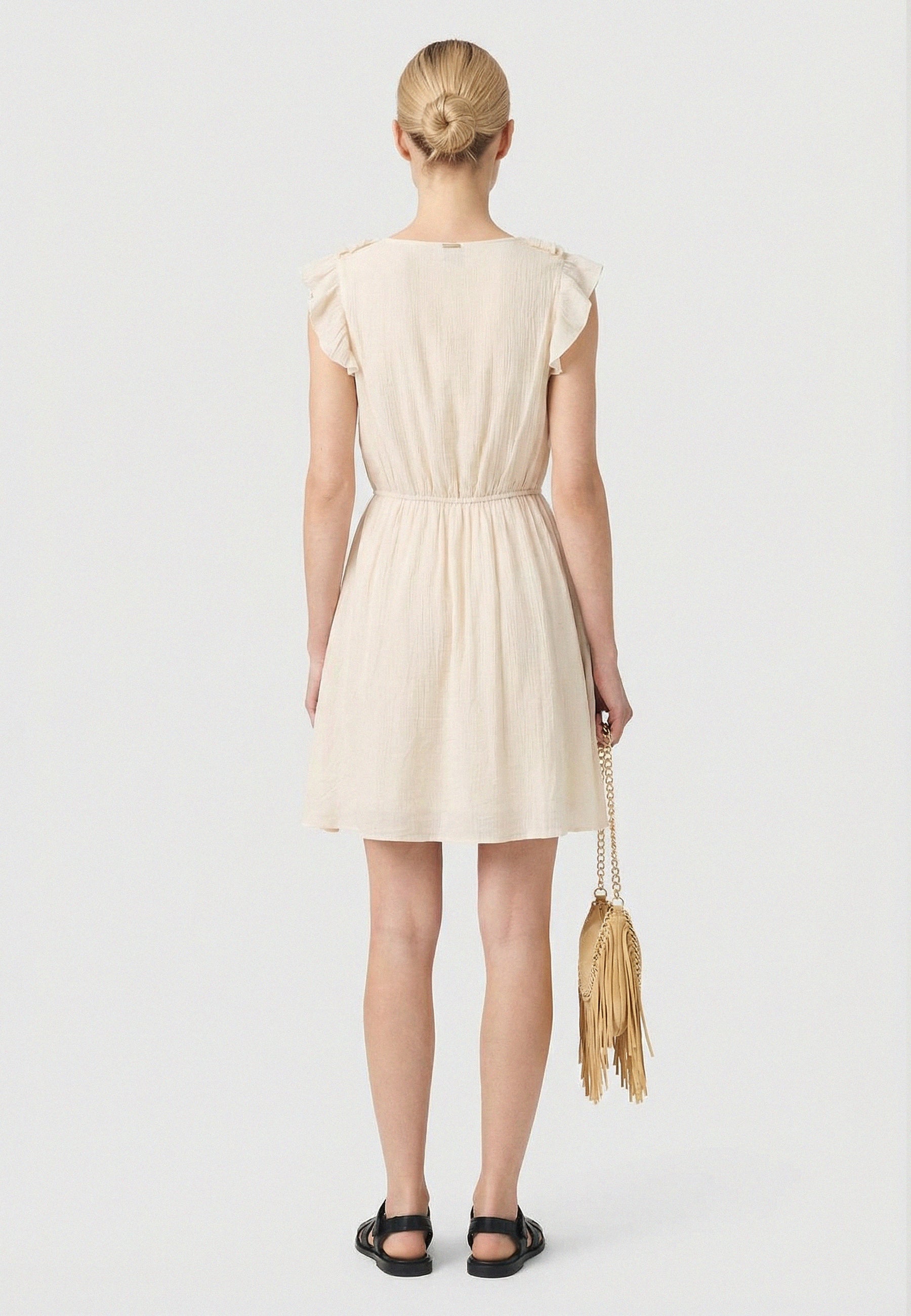 05T0061IVORY4.jpg