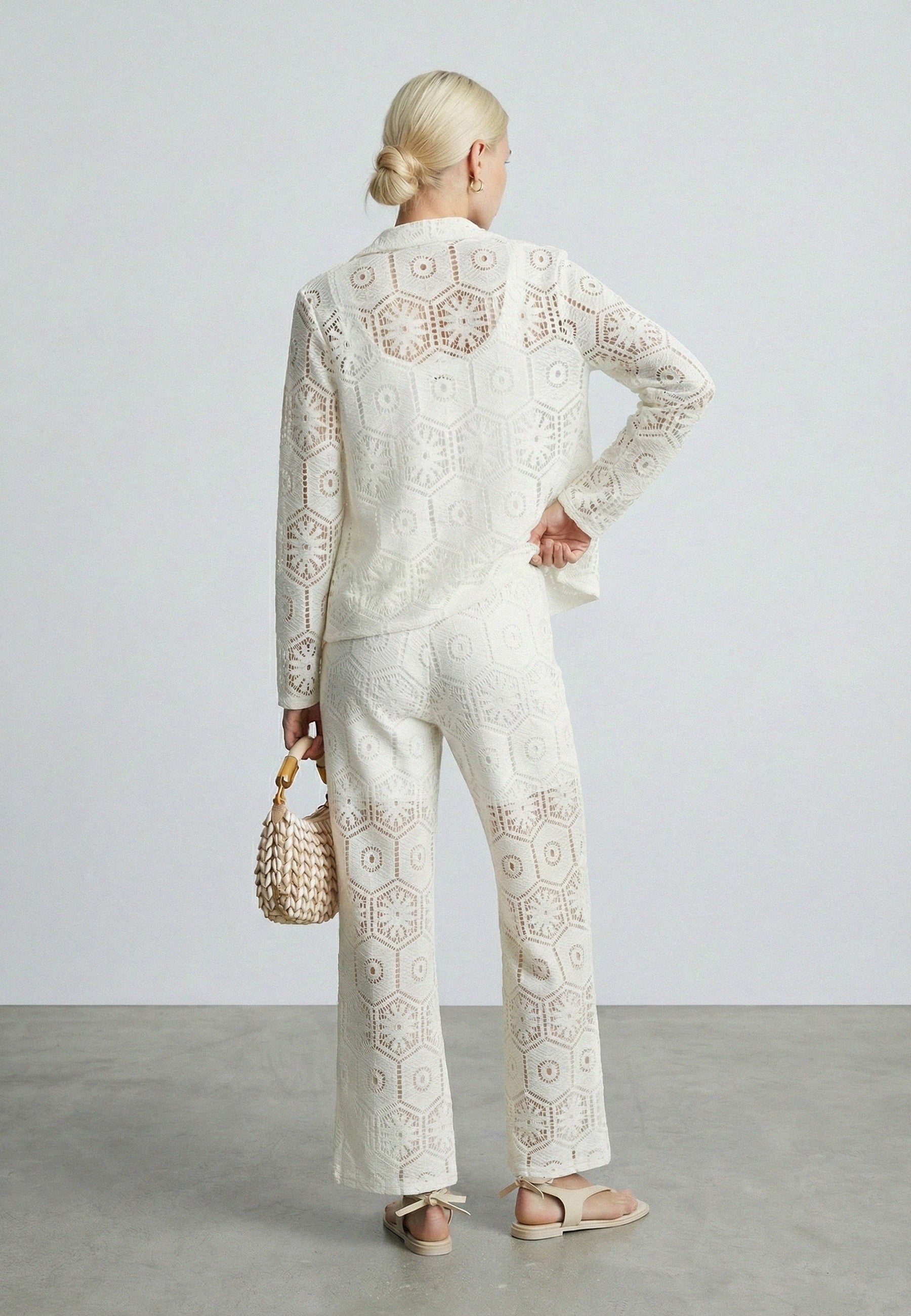 05T0094IVORY4.jpg
