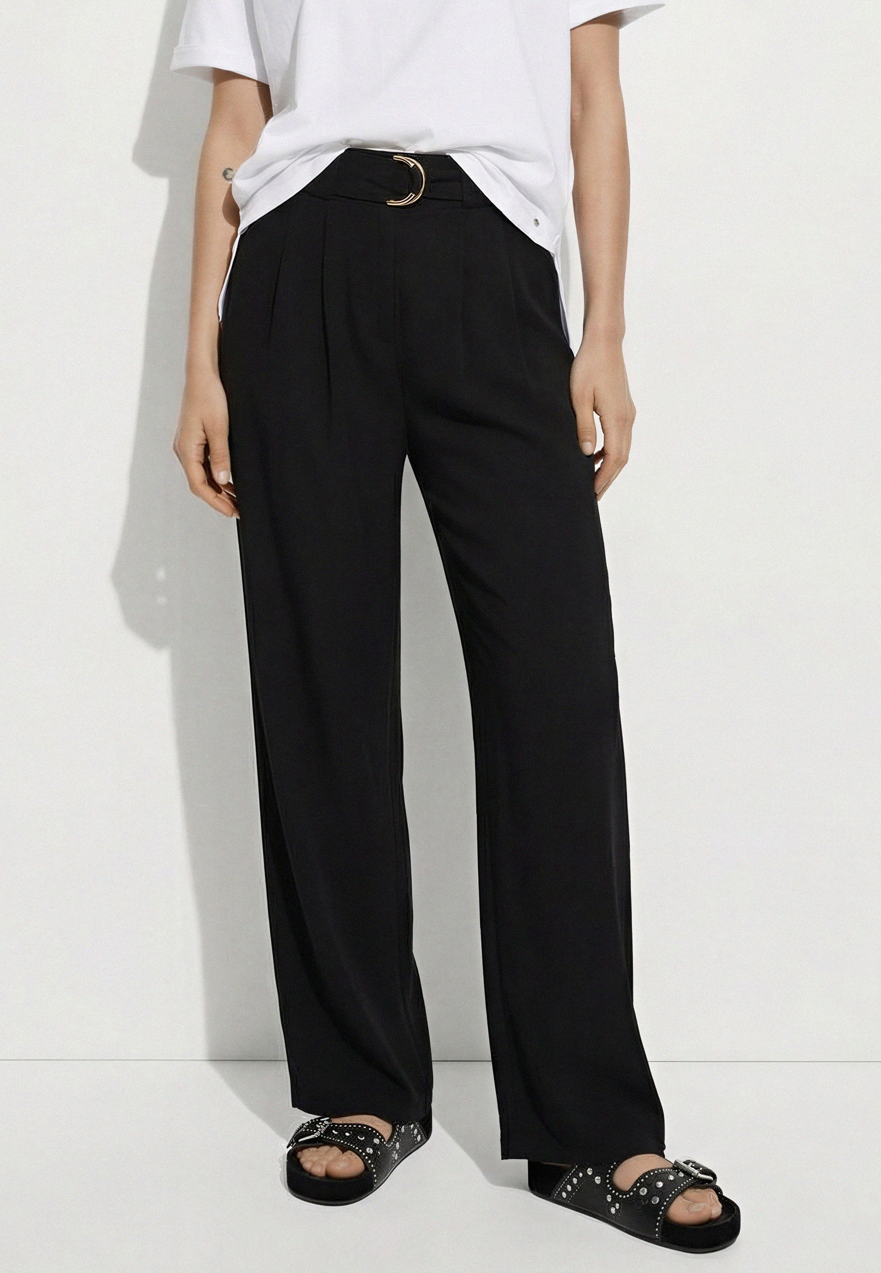 PANTS Black 05Y170