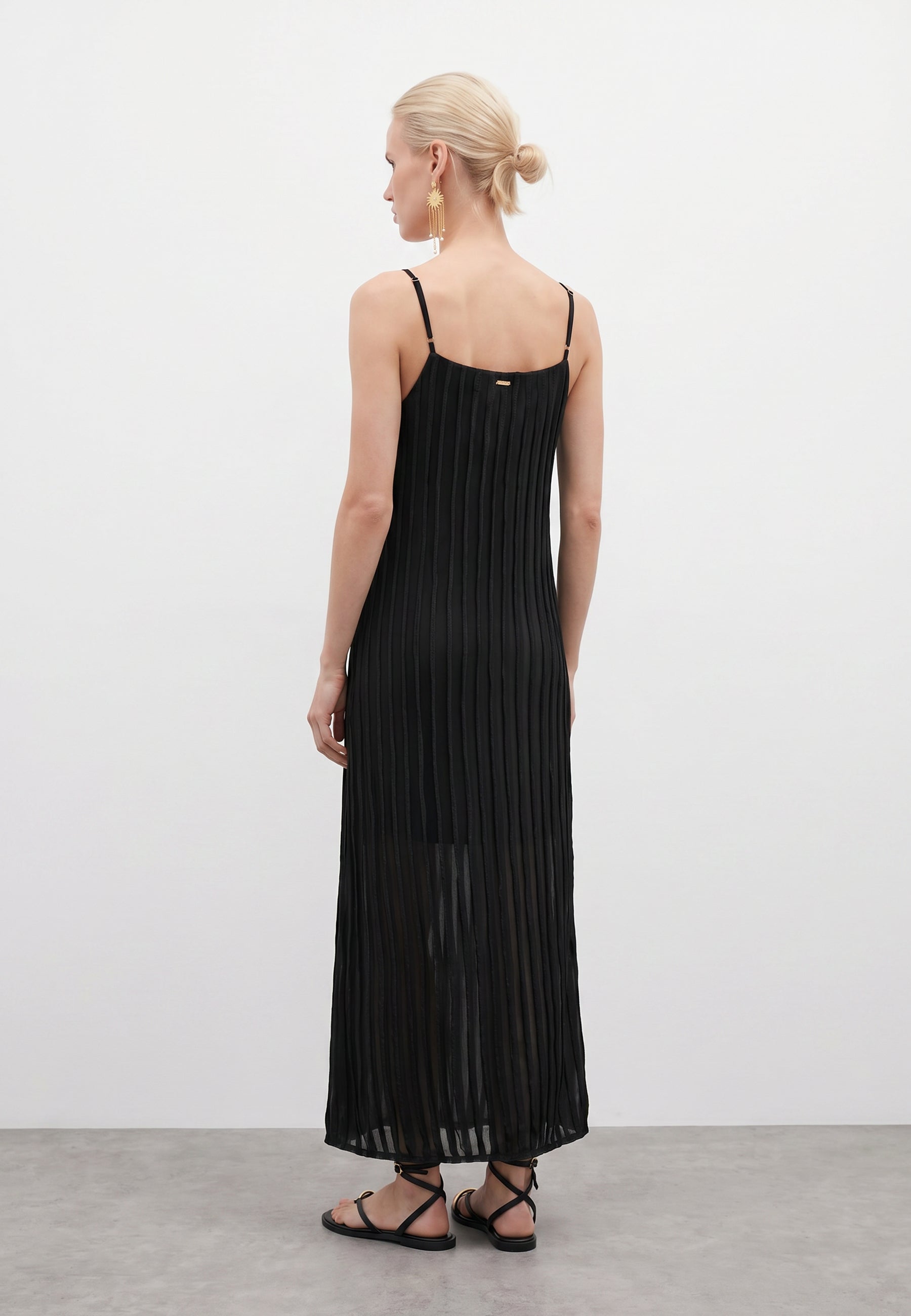 DRESS Black 05Y182