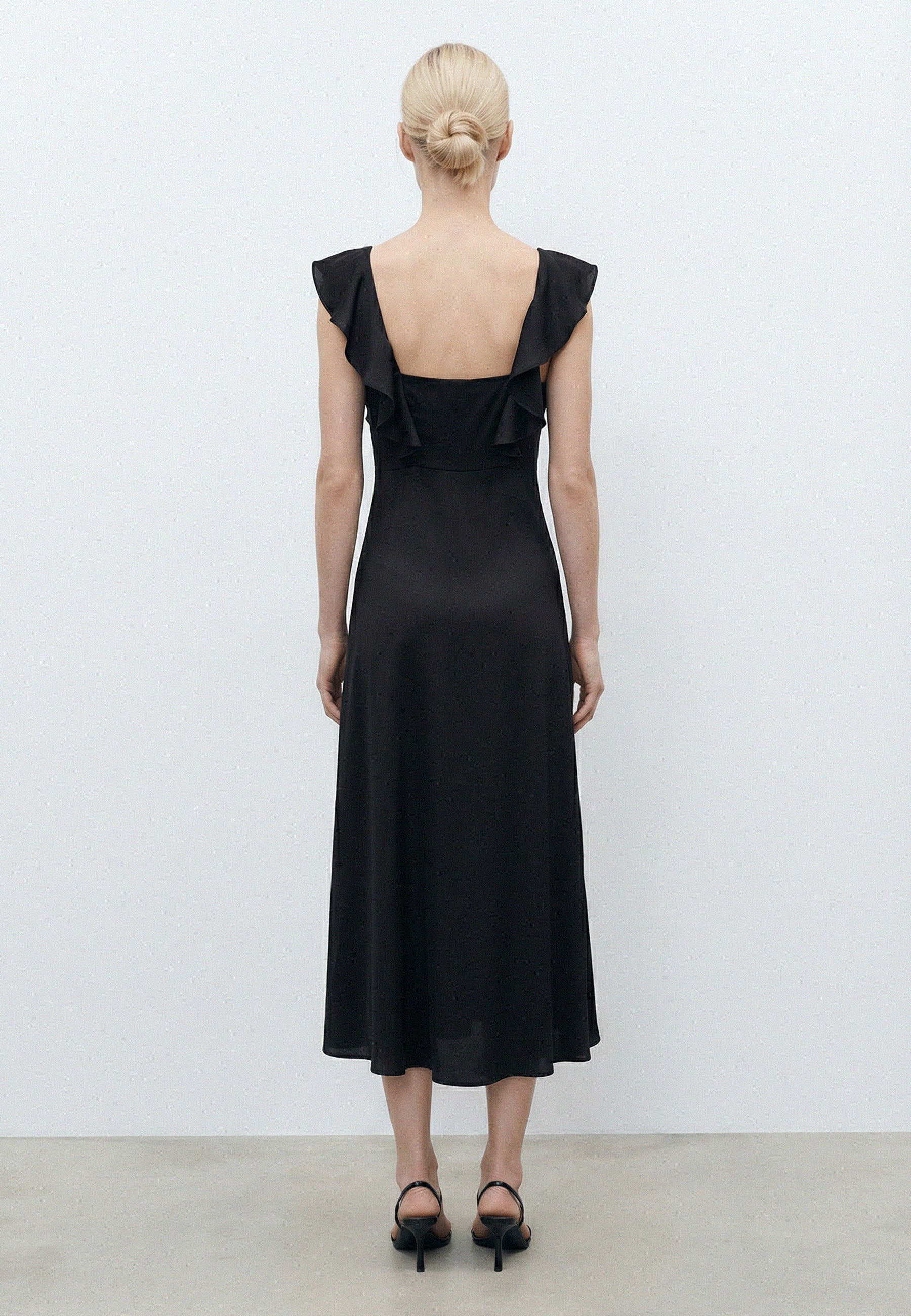 DRESS Black 05Y191