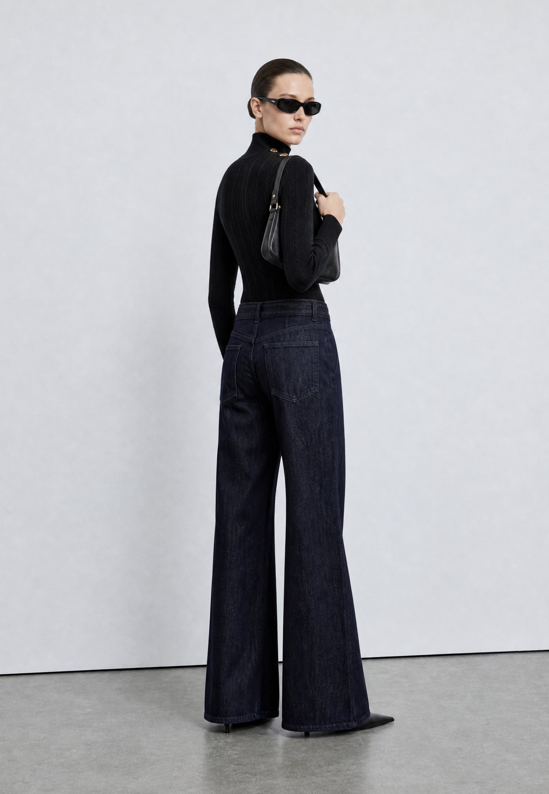 PULL Black 06H95097