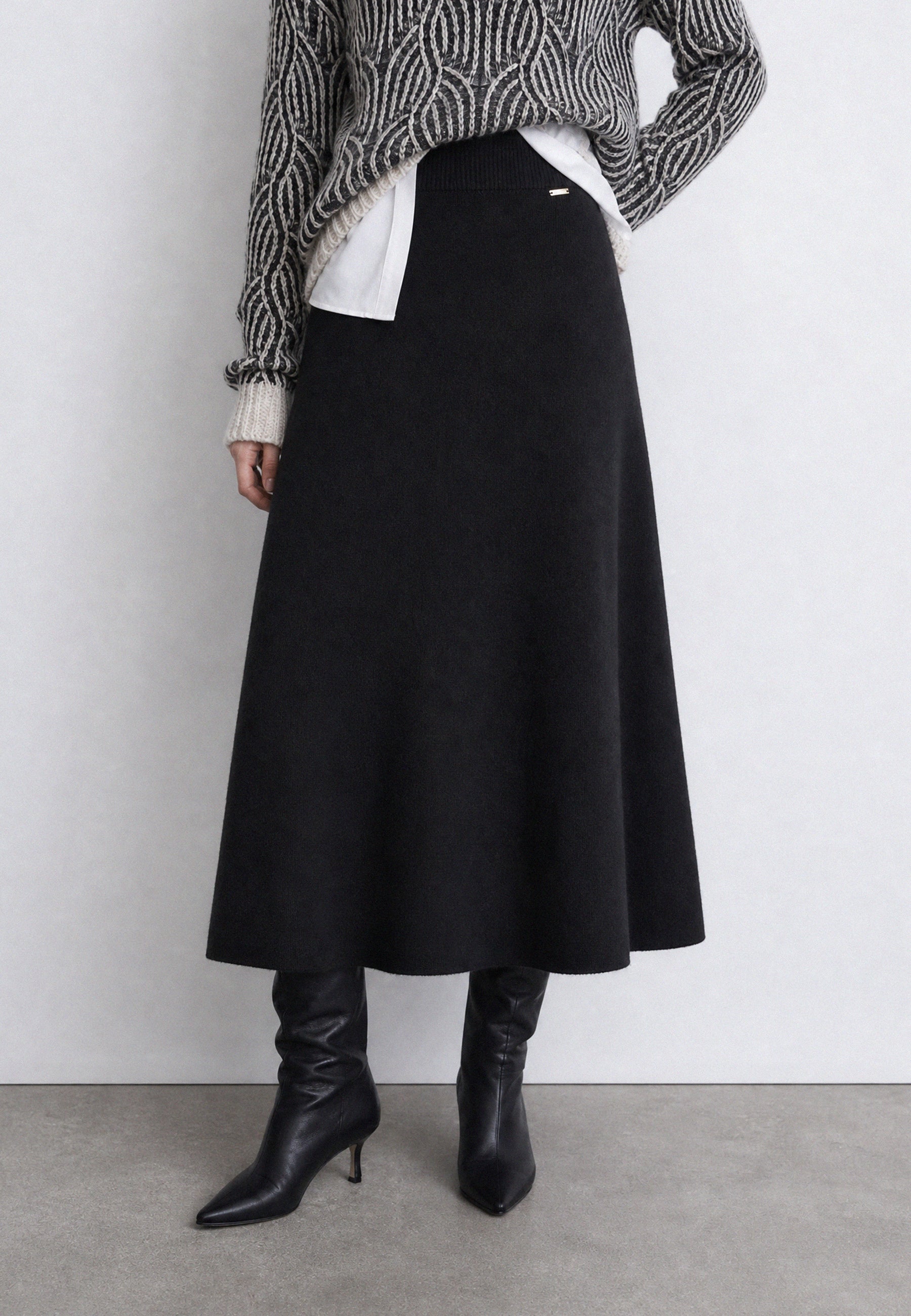 06H95610BLACK2.jpg